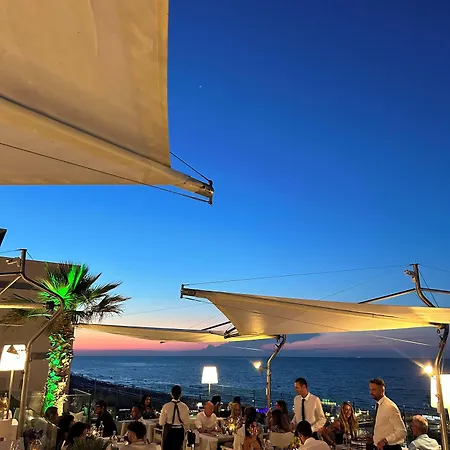 玛耶斯塔雷酒店